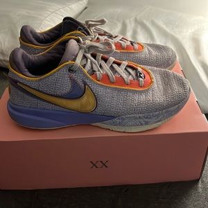Lebron 20 violet frost size 10